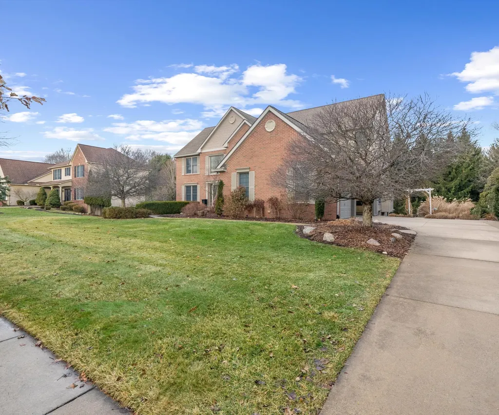 350 Huntington Drive Saline City MI 48176