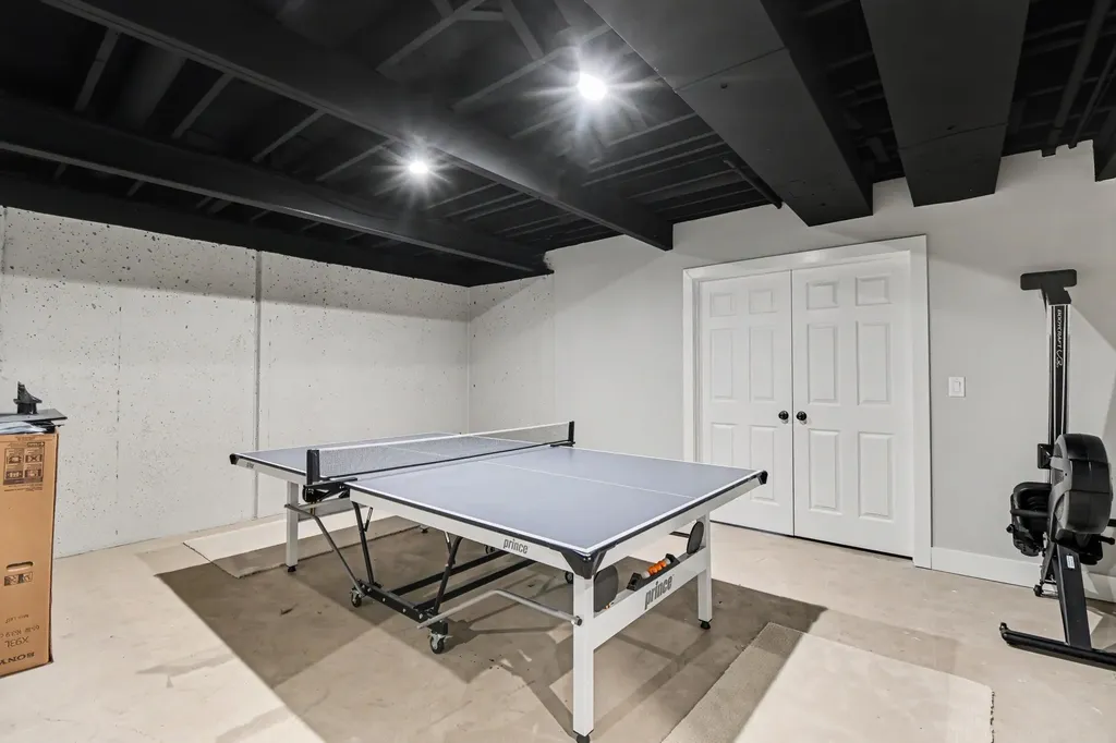 451 Castlebury Drive Saline City MI 48176