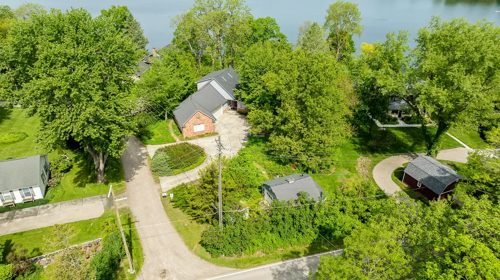 Hamburg Township MI, 8790 Hendricks Drive