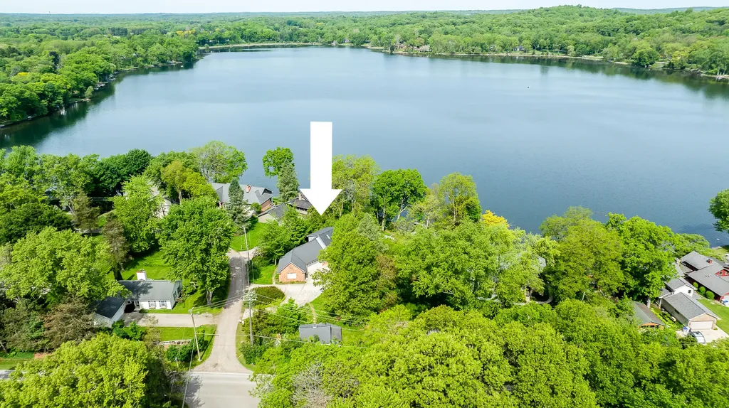 8790 Hendricks Drive Hamburg Township MI 48116