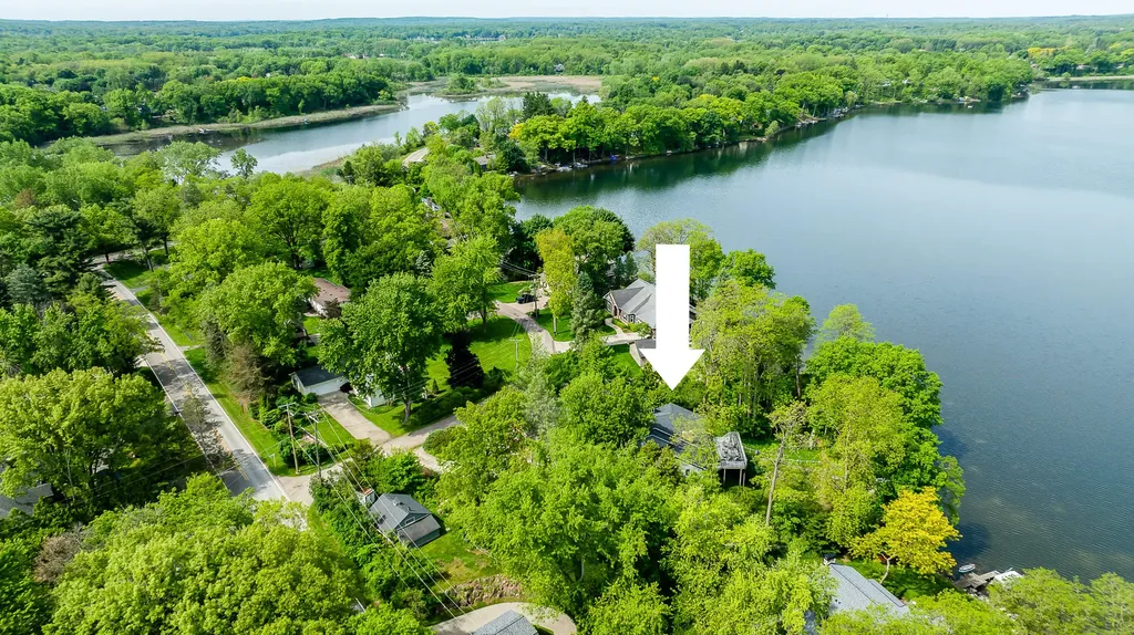 8790 Hendricks Drive Hamburg Township MI 48116