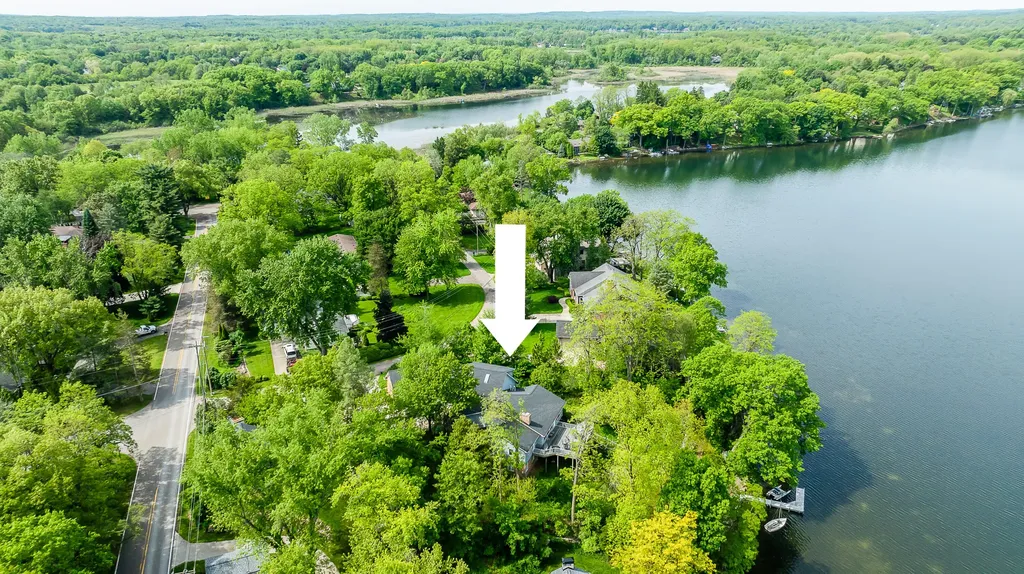 8790 Hendricks Drive Hamburg Township MI 48116