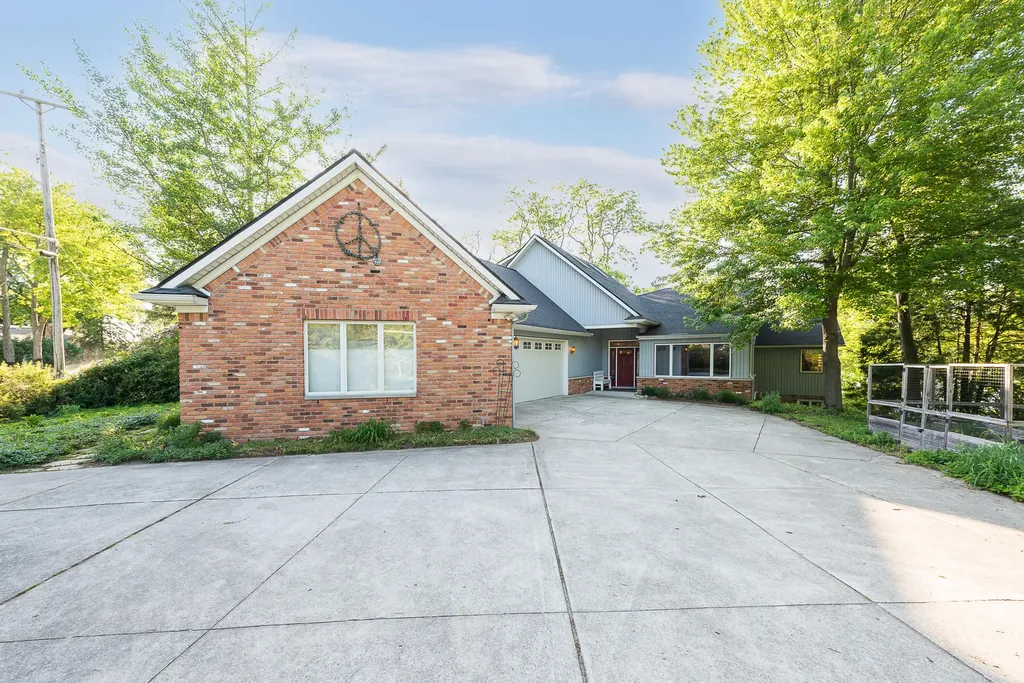 8790 Hendricks Drive Hamburg Township MI 48116