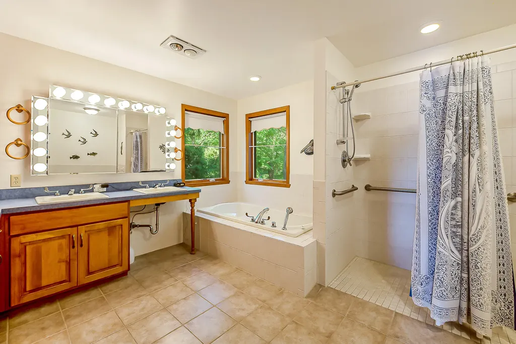 8790 Hendricks Drive Hamburg Township MI 48116