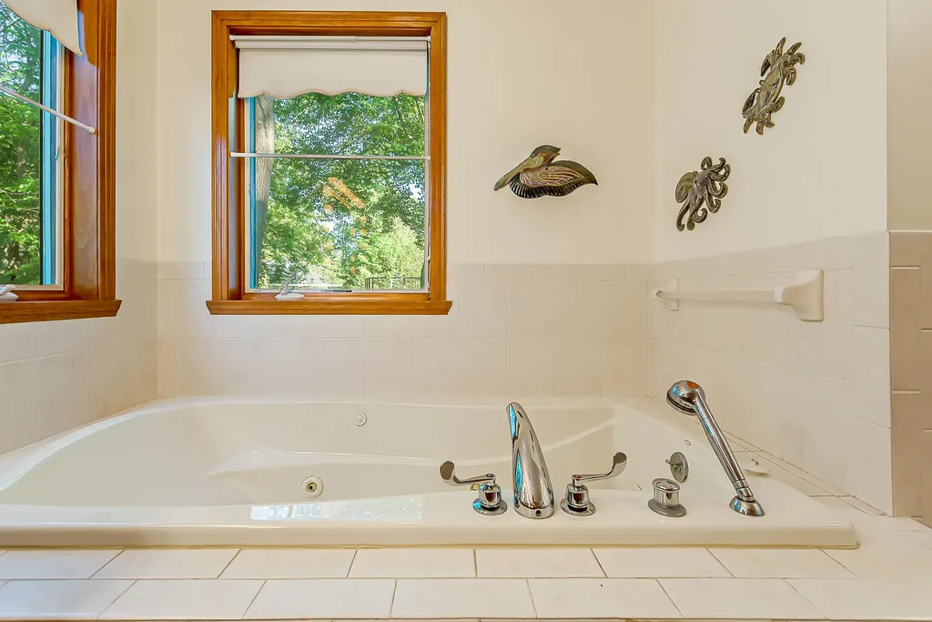 8790 Hendricks Drive Hamburg Township MI 48116