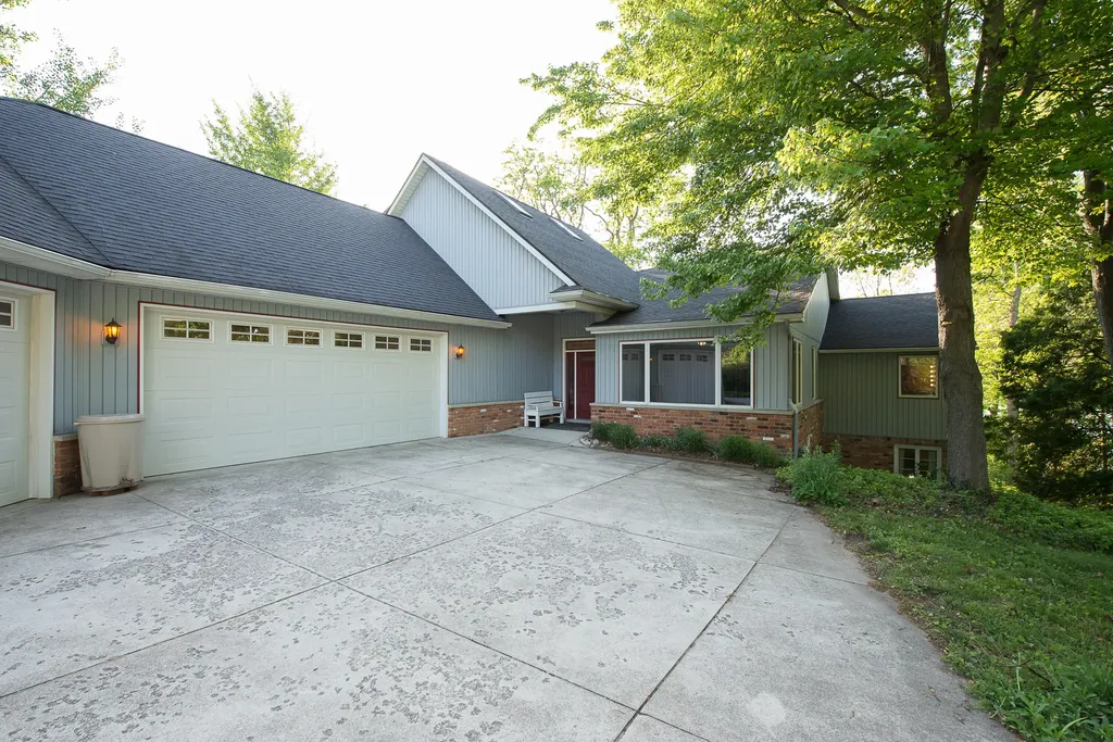 8790 Hendricks Drive Hamburg Township MI 48116