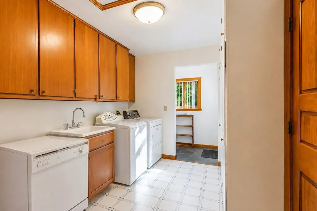 8790 Hendricks Drive Hamburg Township MI 48116