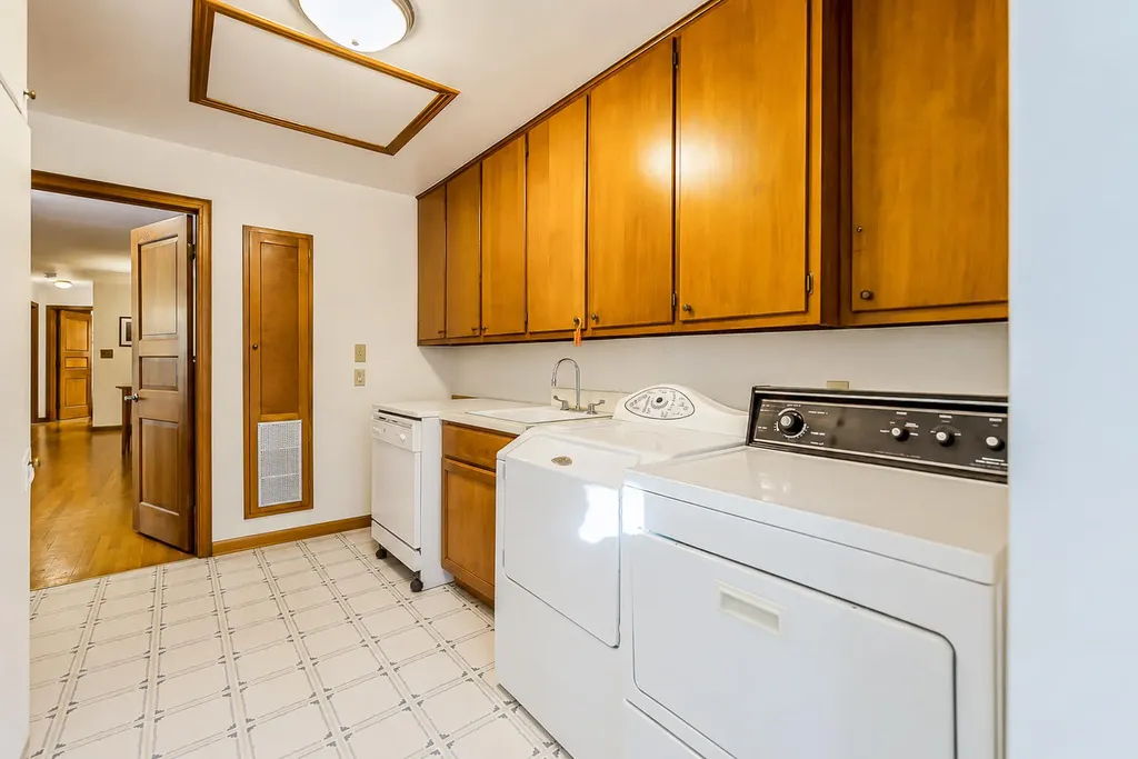 8790 Hendricks Drive Hamburg Township MI 48116