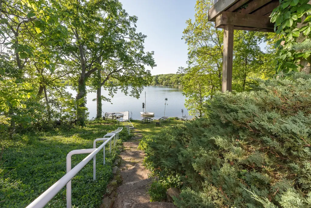 8790 Hendricks Drive Hamburg Township MI 48116