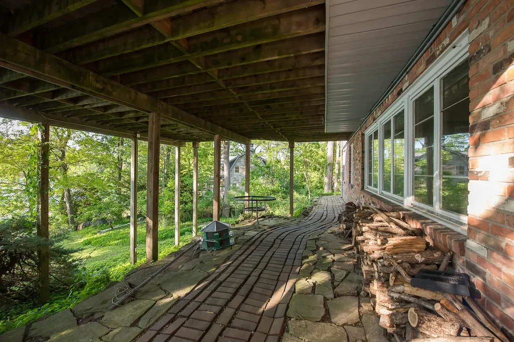 8790 Hendricks Drive Hamburg Township MI 48116