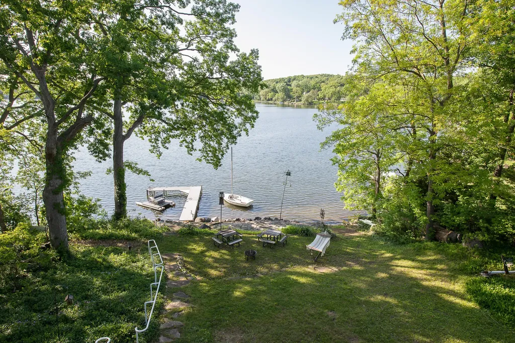 8790 Hendricks Drive Hamburg Township MI 48116