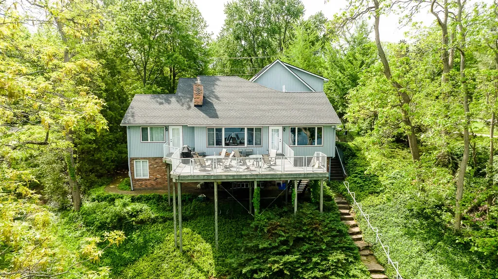 8790 Hendricks Drive Hamburg Township MI 48116