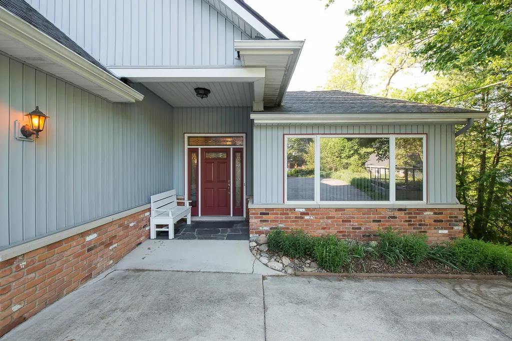 8790 Hendricks Drive Hamburg Township MI 48116