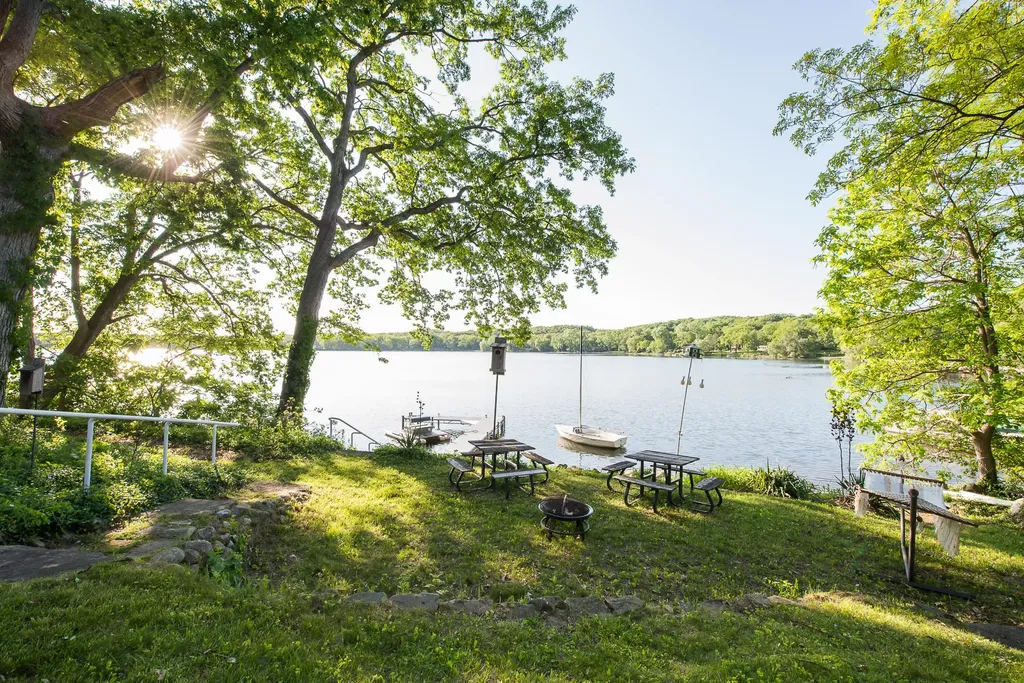 8790 Hendricks Drive Hamburg Township MI 48116