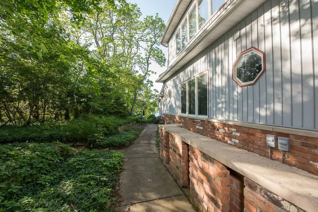 8790 Hendricks Drive Hamburg Township MI 48116