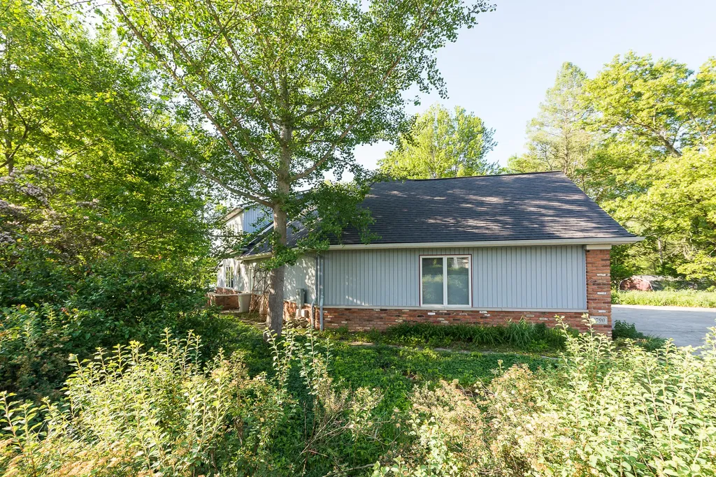 8790 Hendricks Drive Hamburg Township MI 48116