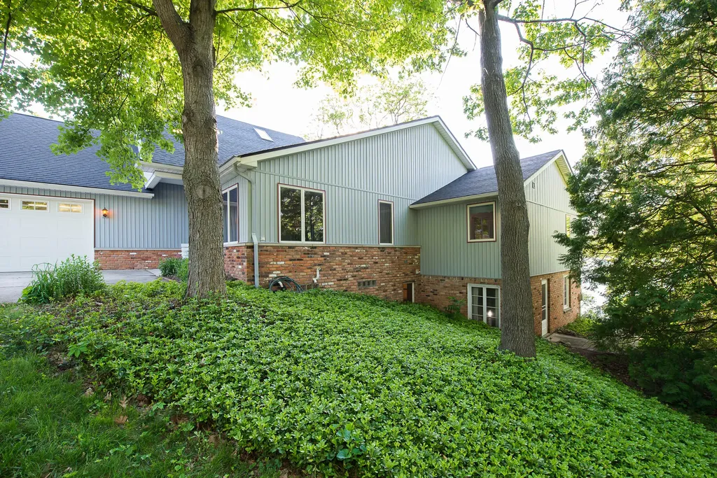 8790 Hendricks Drive Hamburg Township MI 48116