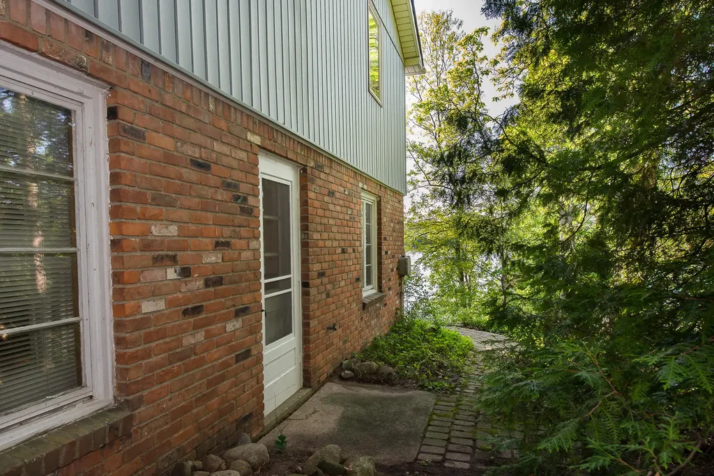 8790 Hendricks Drive Hamburg Township MI 48116