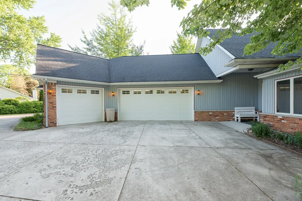 8790 Hendricks Drive Hamburg Township MI 48116