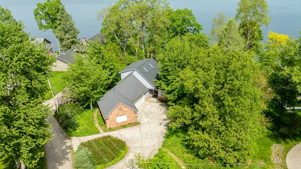 8790 Hendricks Drive Hamburg Township MI 48116