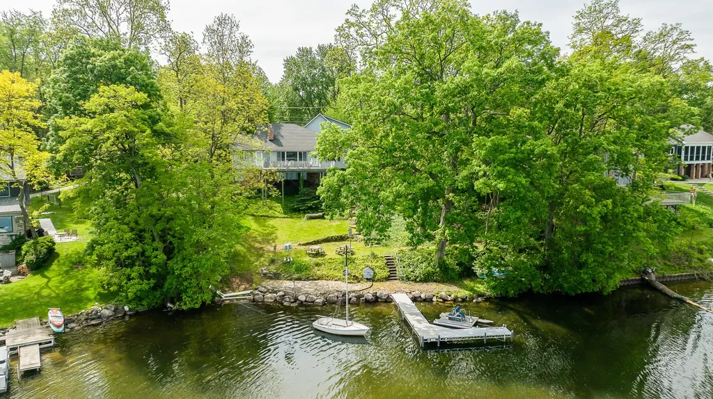 8790 Hendricks Drive Hamburg Township MI 48116