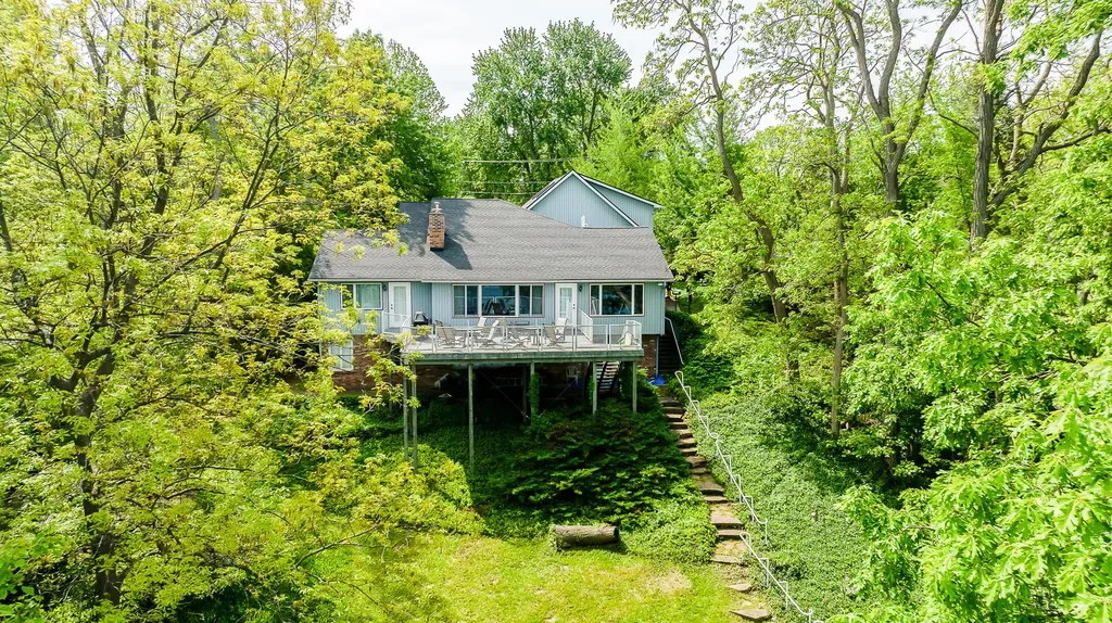 8790 Hendricks Drive Hamburg Township MI 48116
