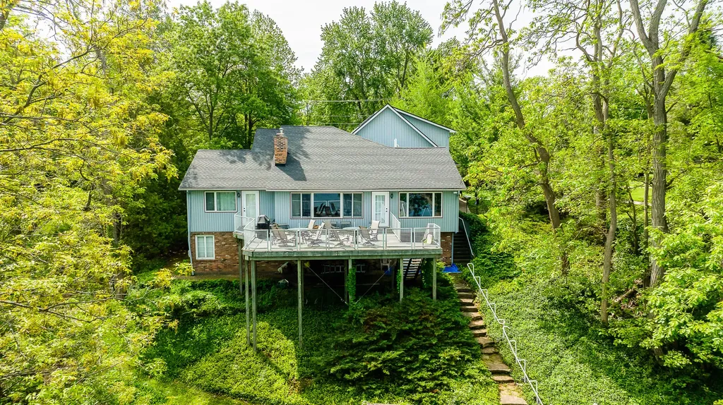 8790 Hendricks Drive Hamburg Township MI 48116