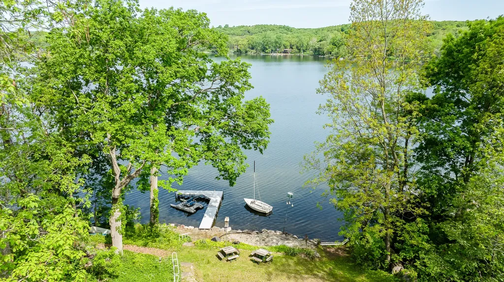 8790 Hendricks Drive Hamburg Township MI 48116