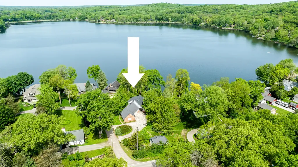 8790 Hendricks Drive Hamburg Township MI 48116