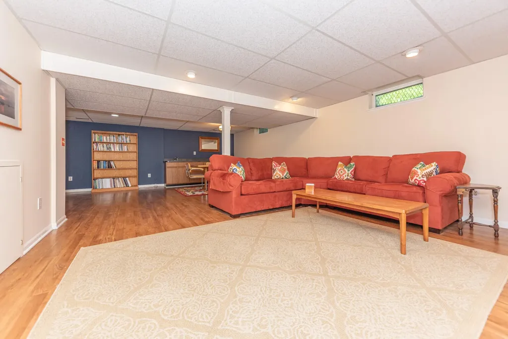 2110 Ardenne Drive Ann Arbor City MI 48105