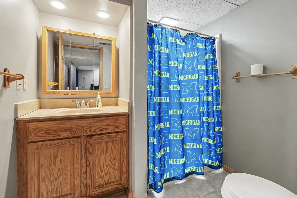 1633 N Hanlon Street Westland City MI 48185