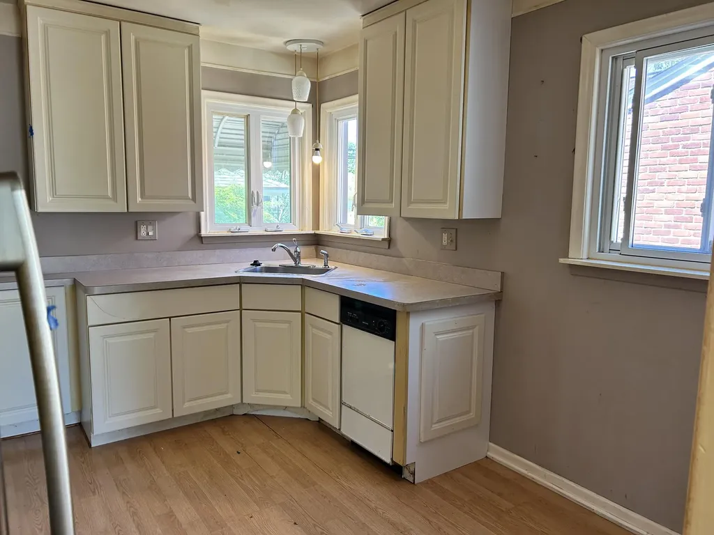 15464 Cameron Street Southgate City MI 48195