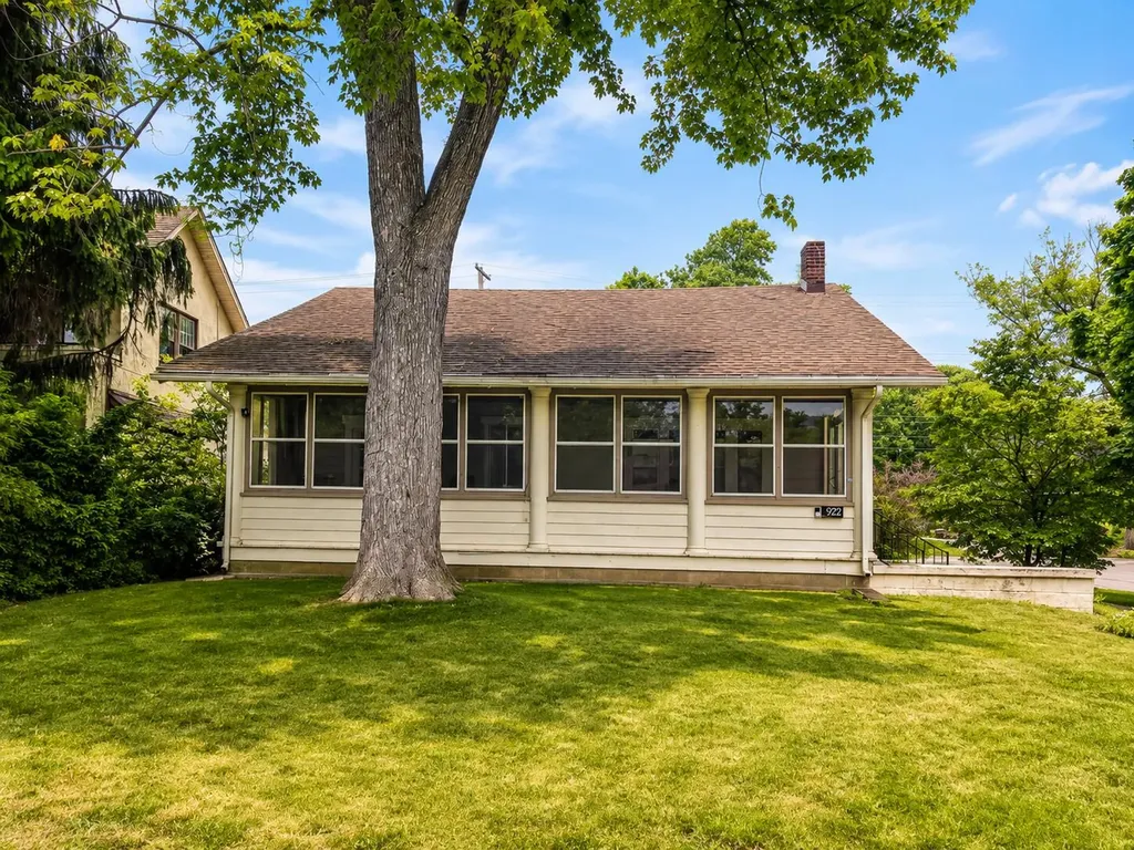 922 E Michigan Avenue East Lansing City MI 48823