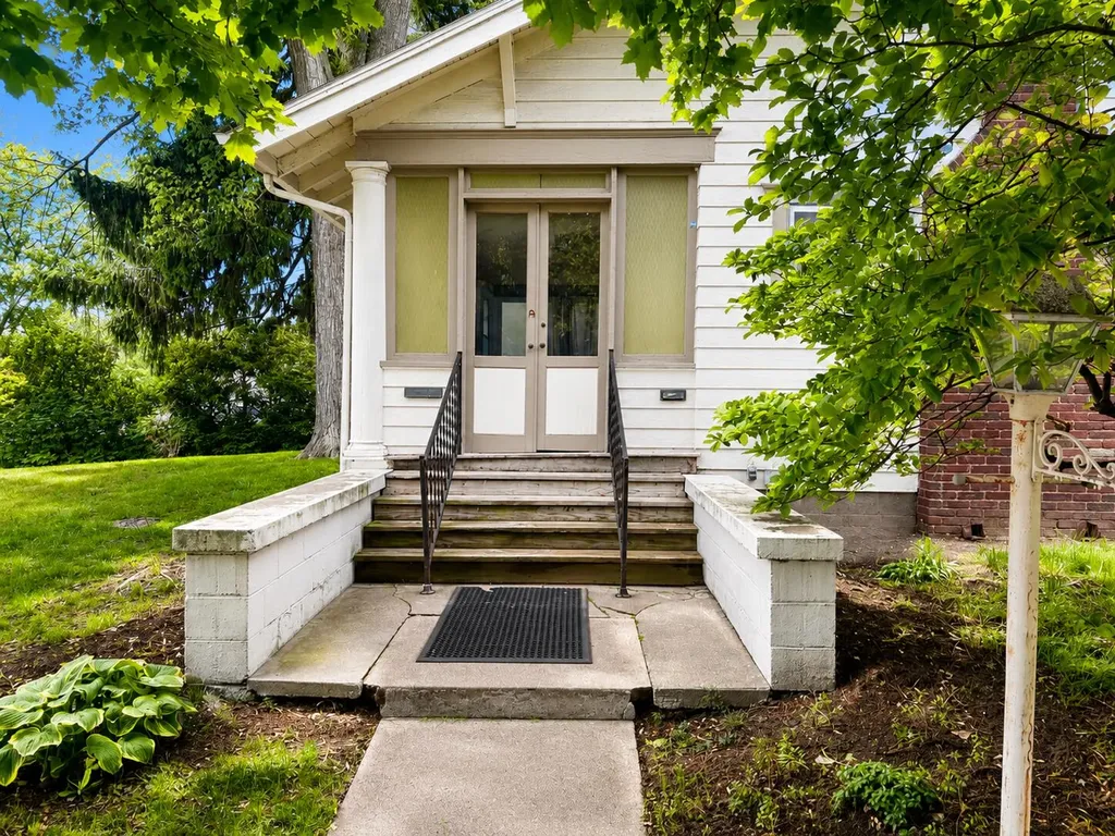 922 E Michigan Avenue East Lansing City MI 48823