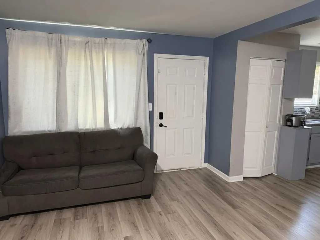 2190 Garrick Avenue Warren City MI 48091