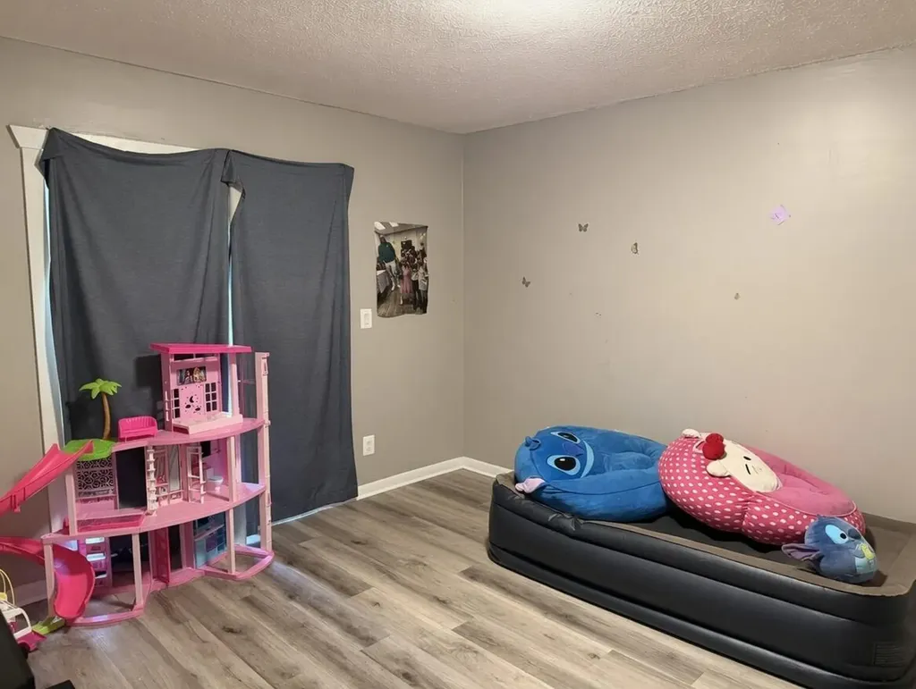 2190 Garrick Avenue Warren City MI 48091