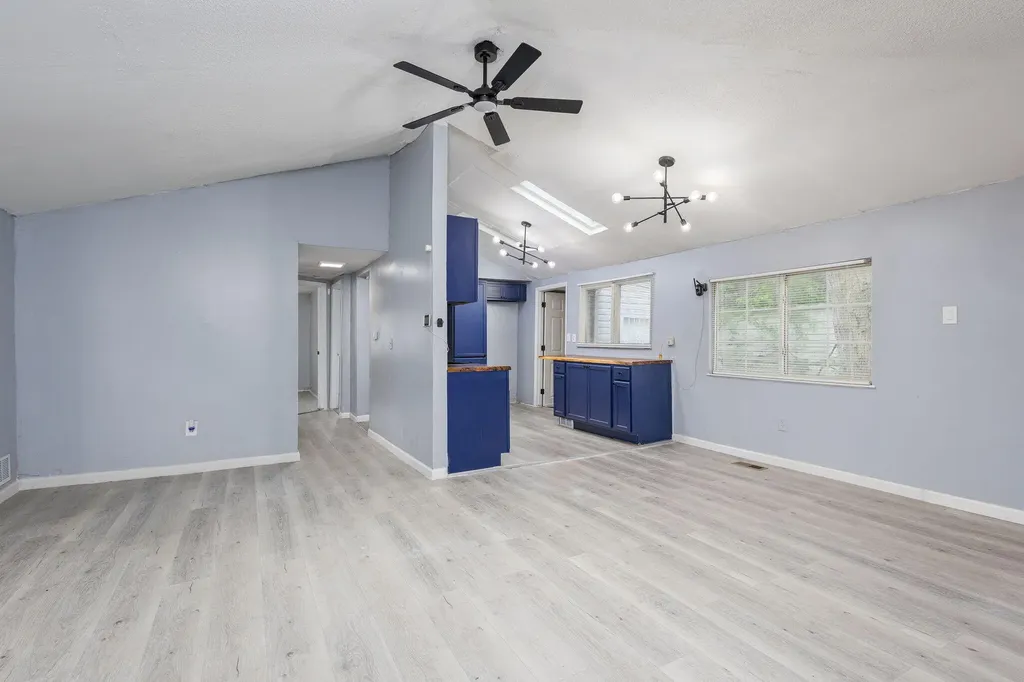 15641 Pickford Detroit City MI 48235
