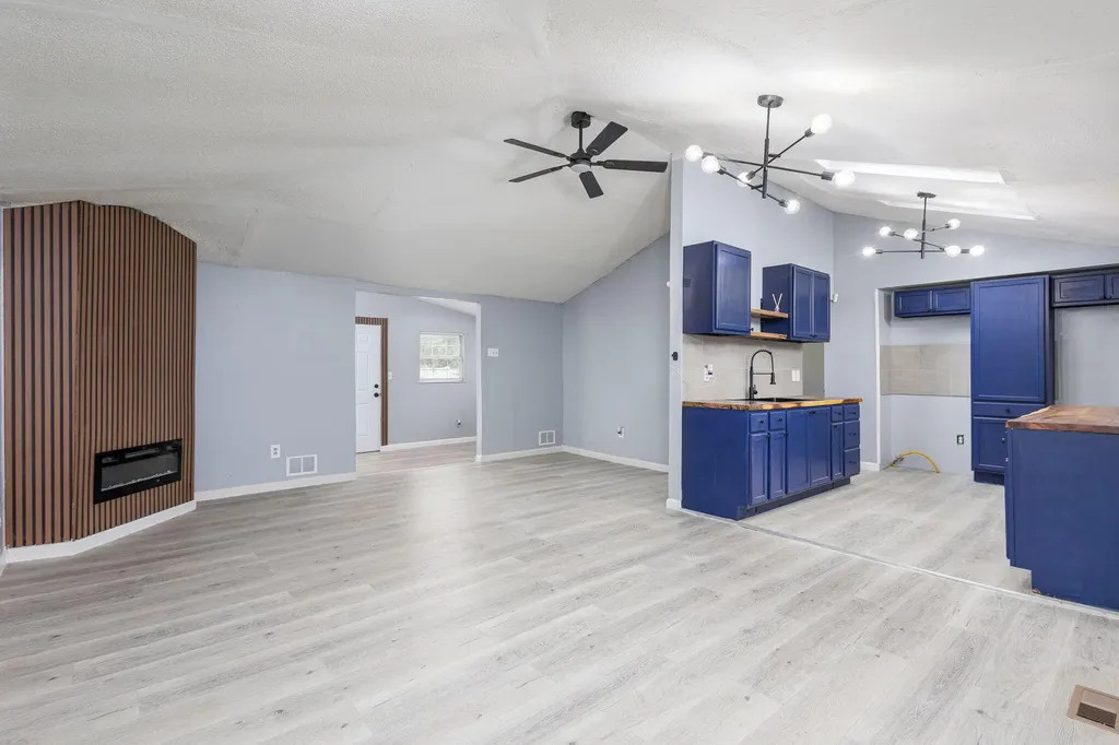 15641 Pickford Detroit City MI 48235