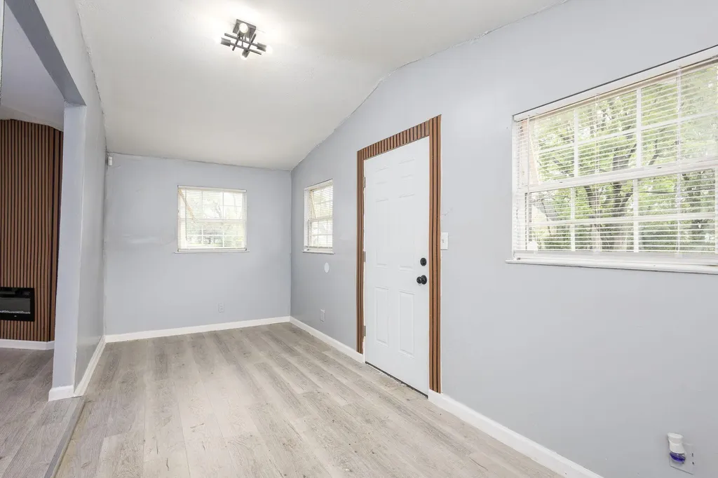 15641 Pickford Detroit City MI 48235