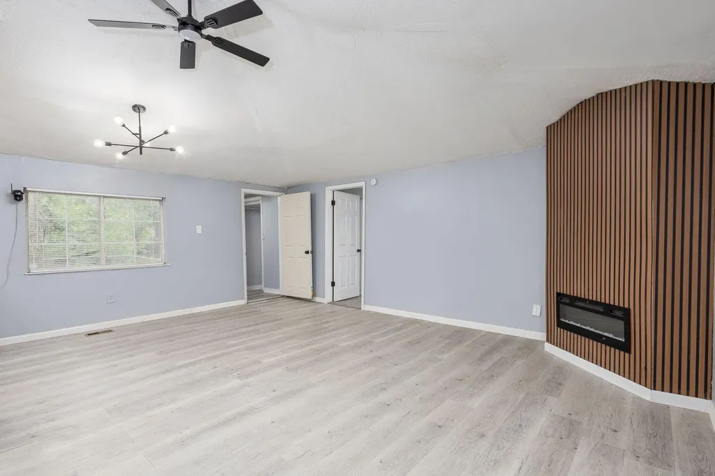 15641 Pickford Detroit City MI 48235