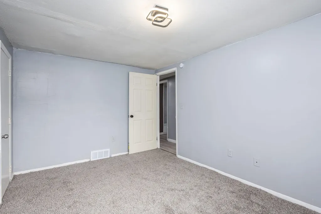 15641 Pickford Detroit City MI 48235