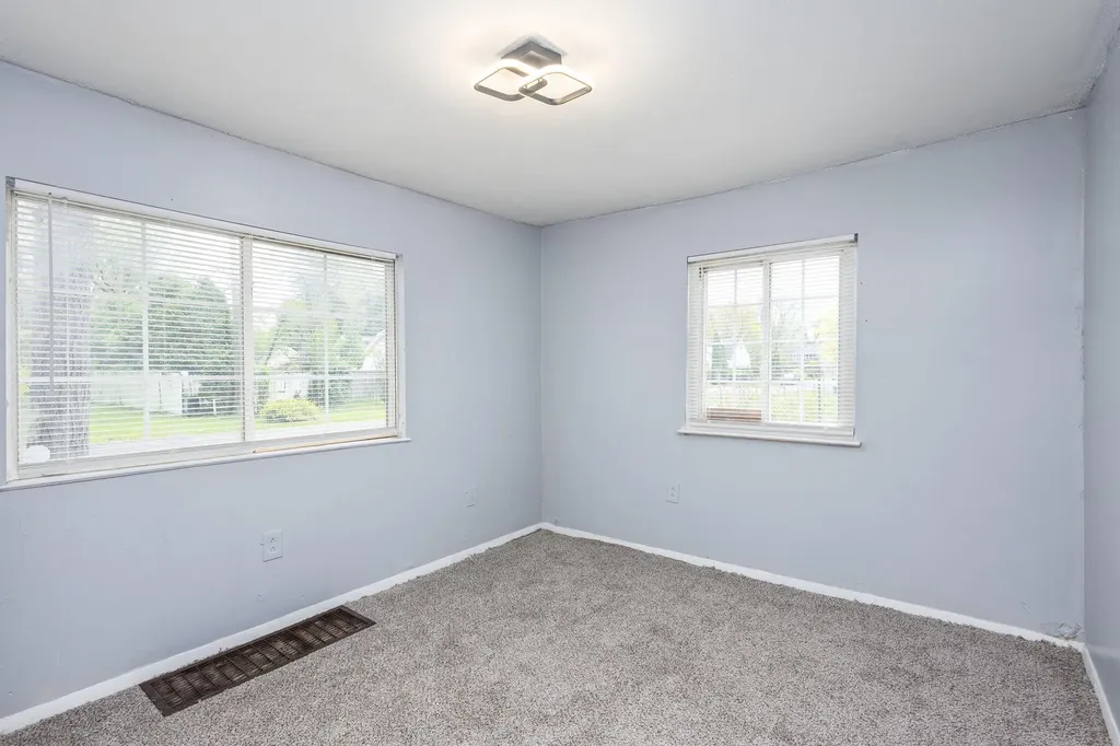 15641 Pickford Detroit City MI 48235
