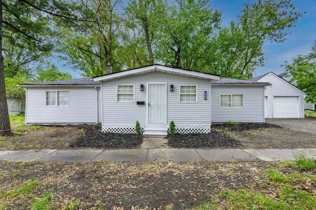 15641 Pickford Detroit City MI 48235