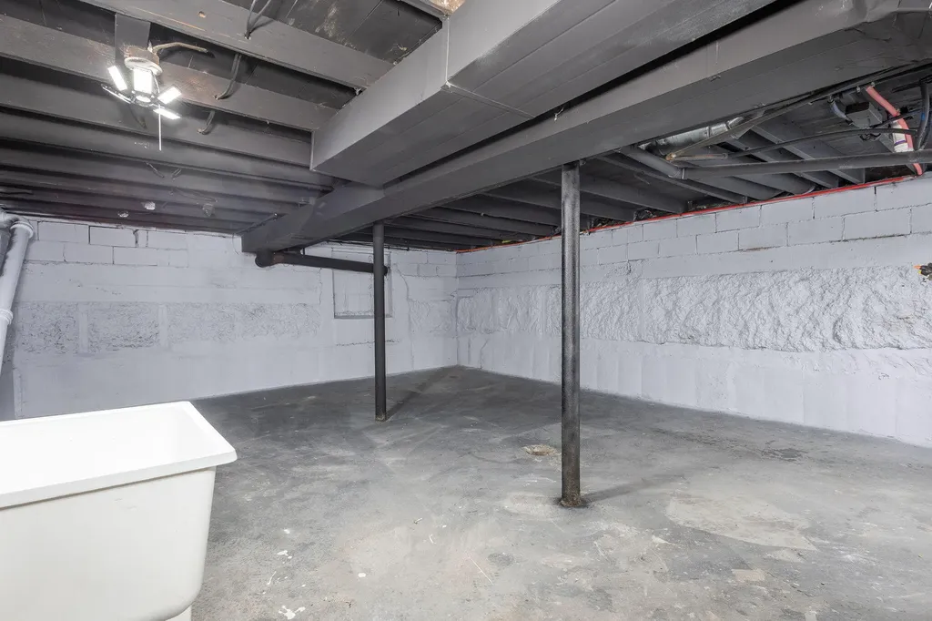 15641 Pickford Detroit City MI 48235