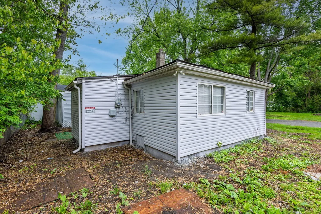 15641 Pickford Detroit City MI 48235