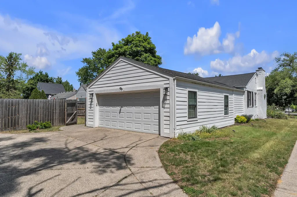 1407 Pinecrest Drive Ferndale City MI 48220