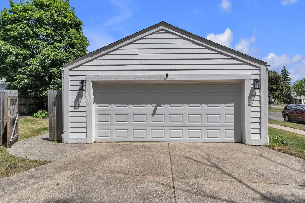 1407 Pinecrest Drive Ferndale City MI 48220