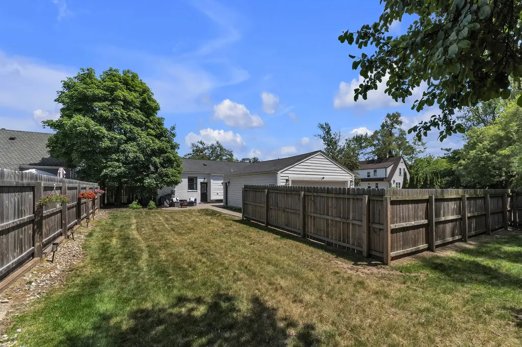 1407 Pinecrest Drive Ferndale City MI 48220