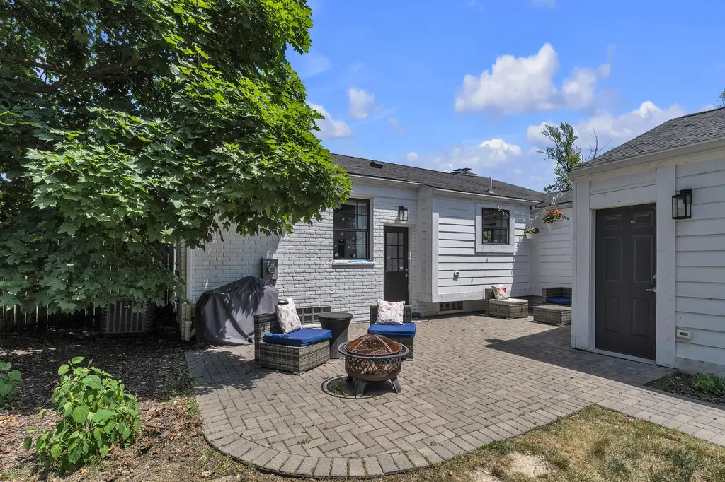 1407 Pinecrest Drive Ferndale City MI 48220