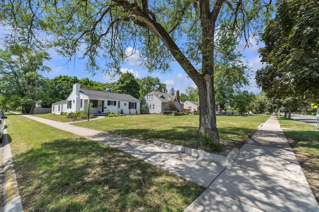 1407 Pinecrest Drive Ferndale City MI 48220